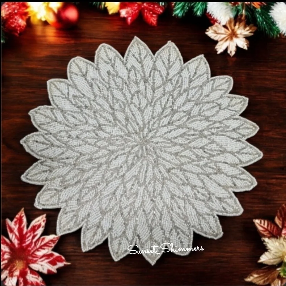 x4 Nicole Miller White & Silver POINSETTIA Sparkly Beaded Placemats Chargers New